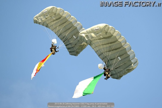 2013-06-28 Zeltweg Airpower 0382 Flag jump of parachutists